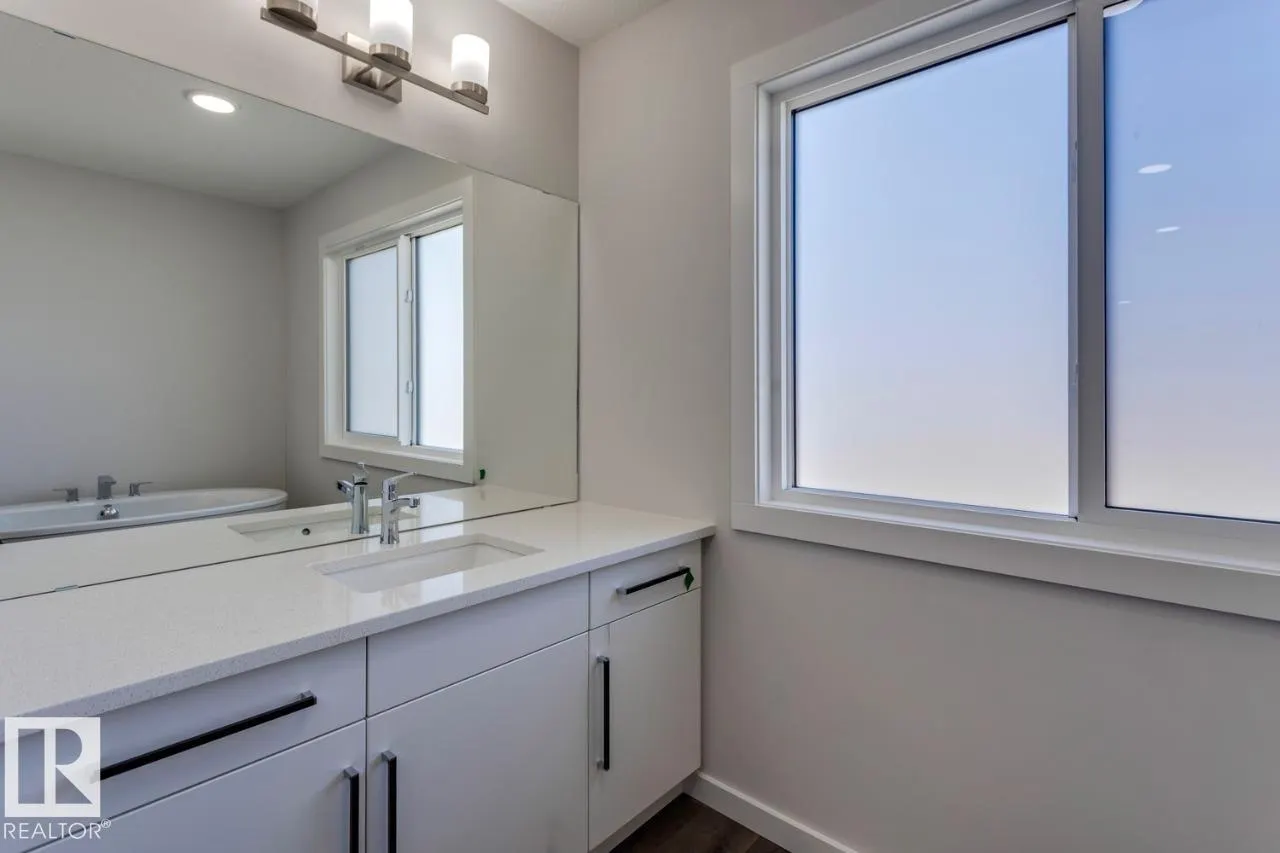 8 Chartres Close