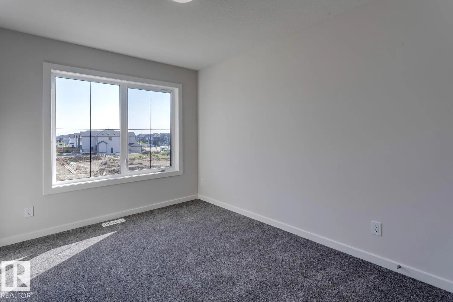 8 Chartres Close