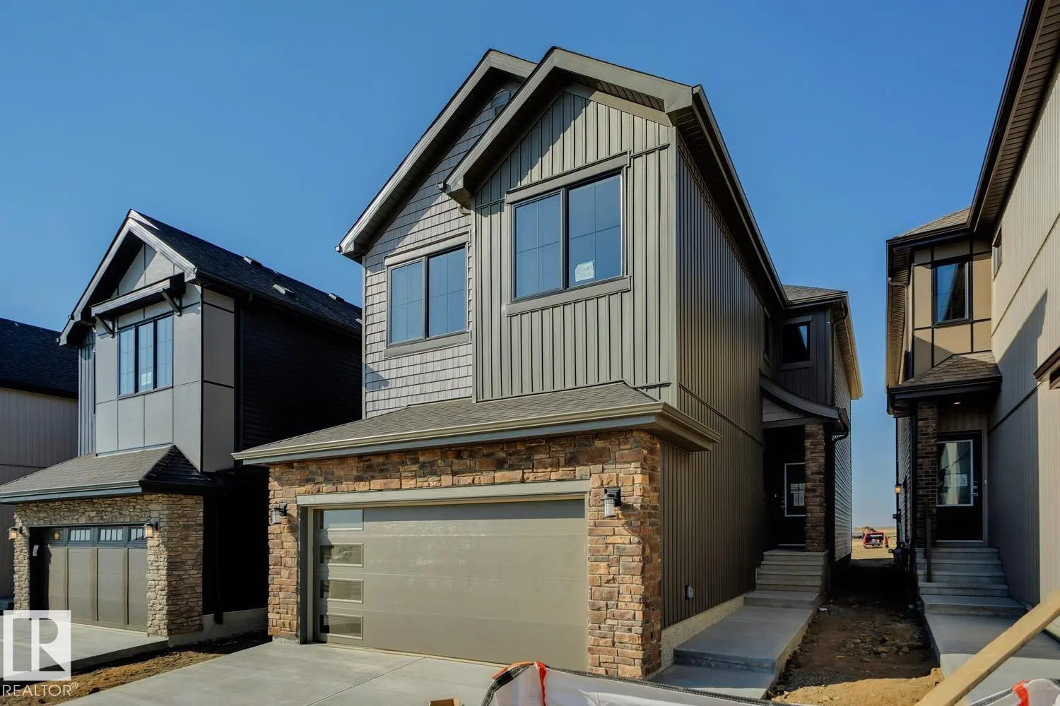 8 Chartres Close