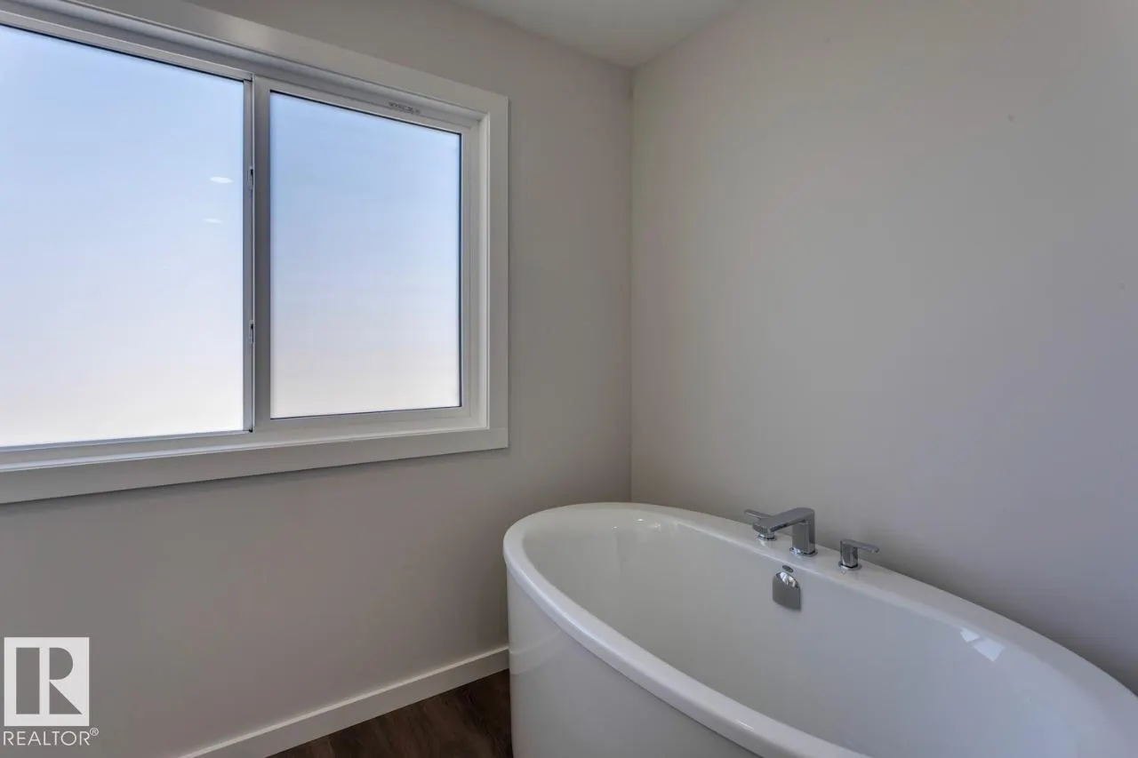 8 Chartres Close