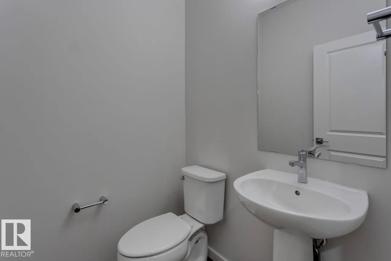 8 Chartres Close