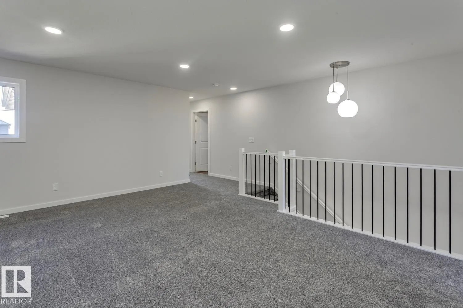 8 Chartres Close