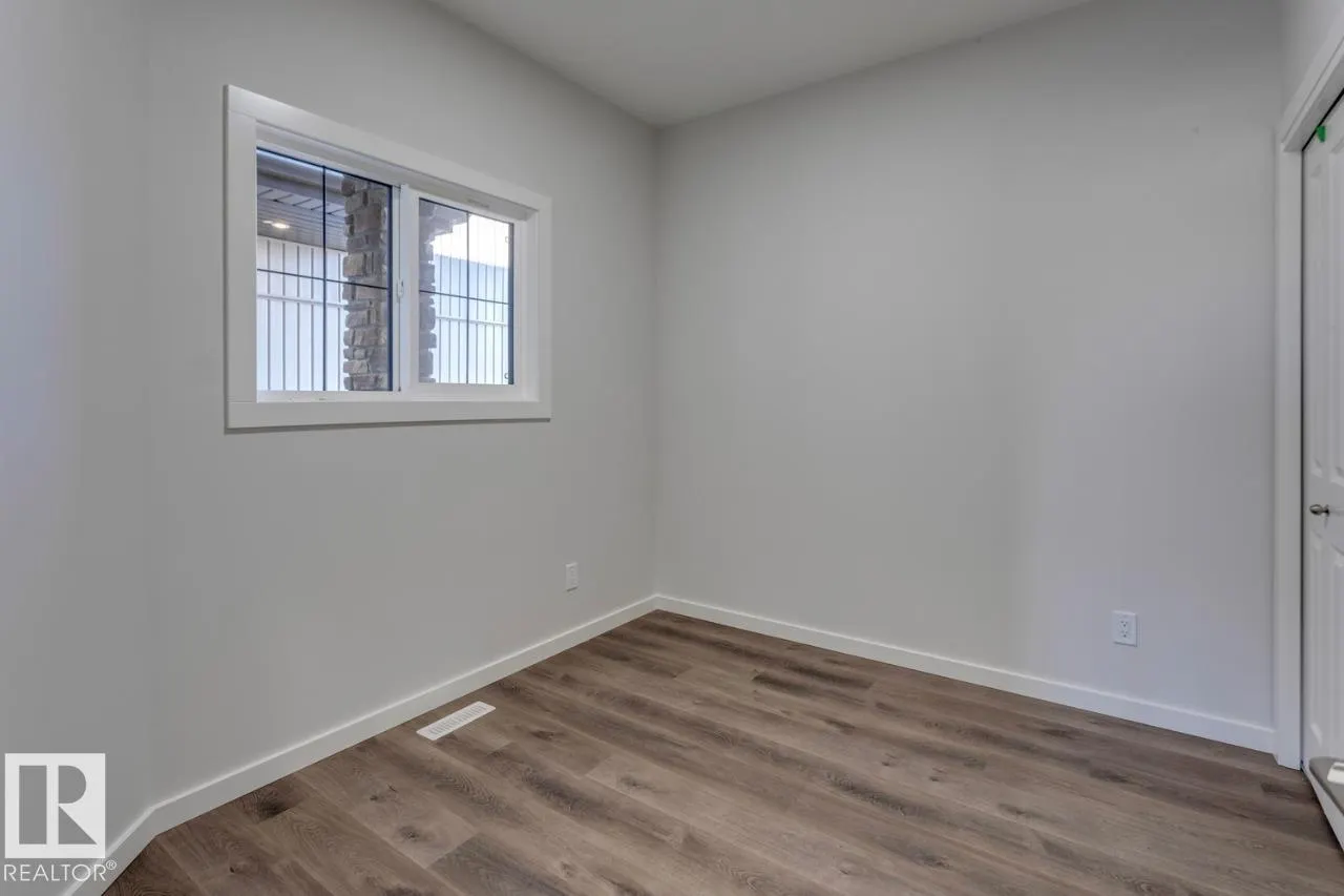 8 Chartres Close