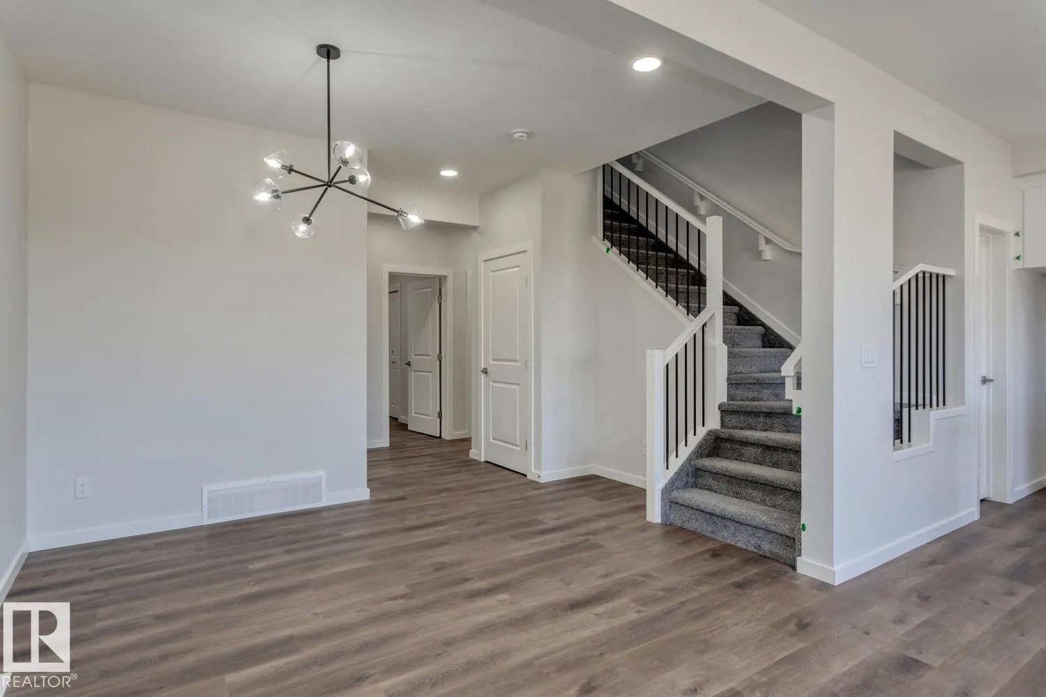 8 Chartres Close