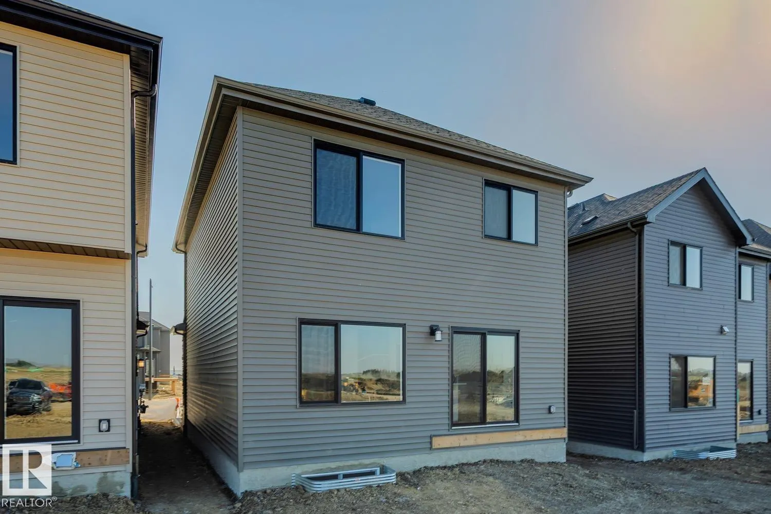 8 Chartres Close