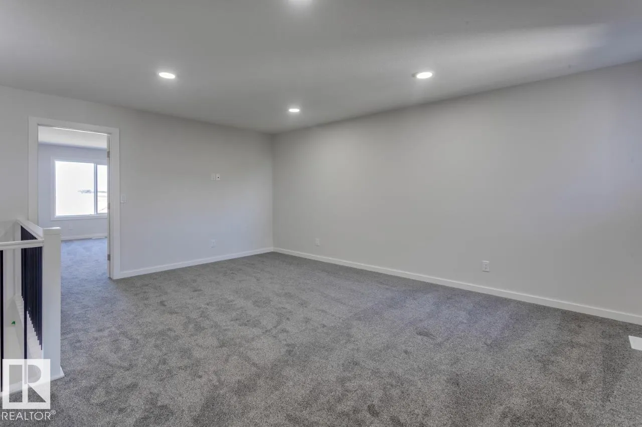 8 Chartres Close