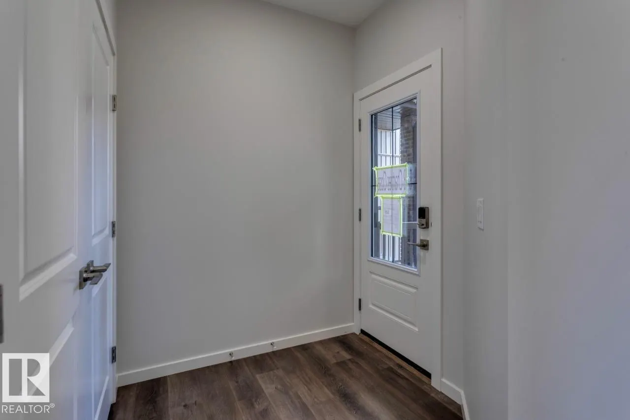 8 Chartres Close