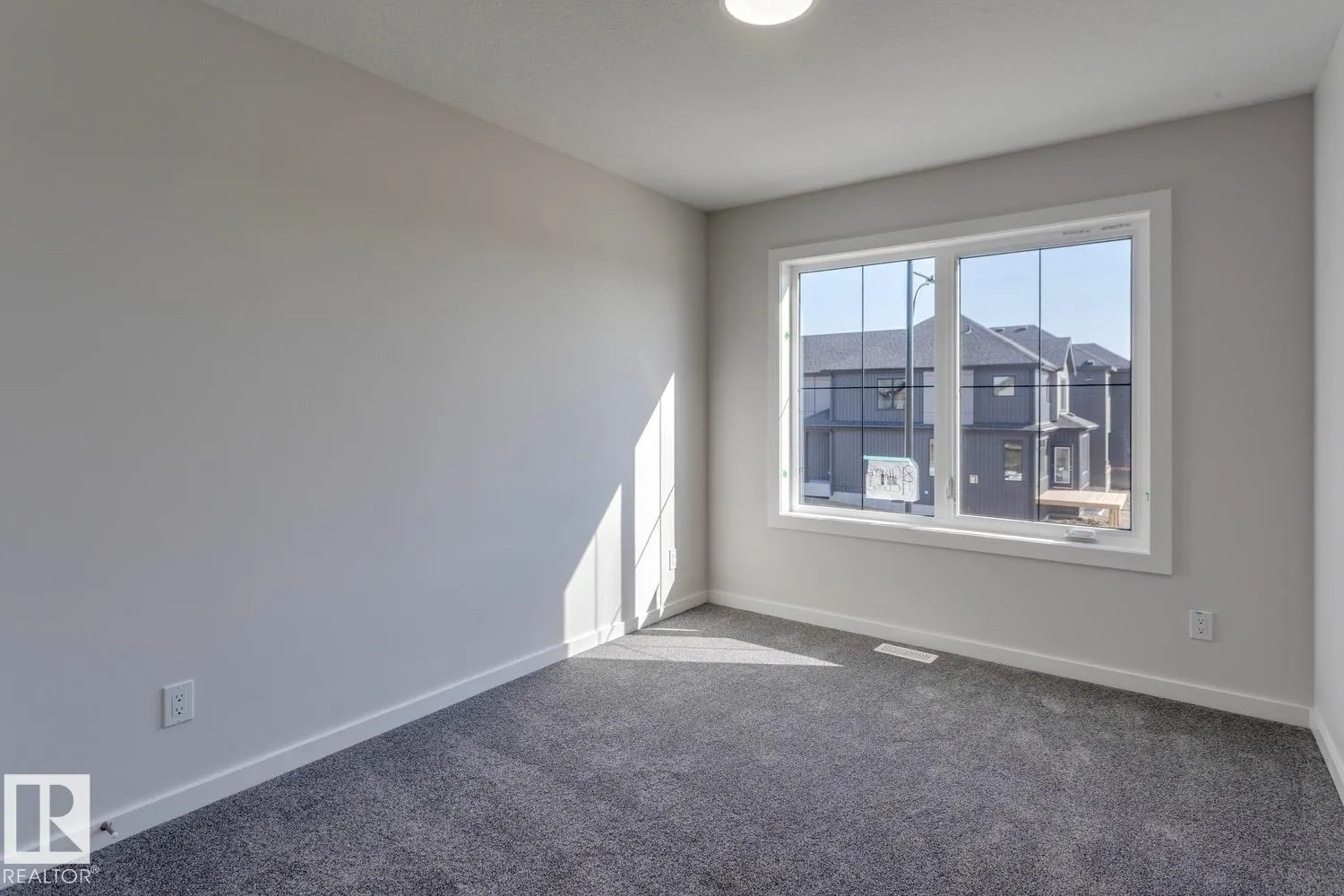 8 Chartres Close