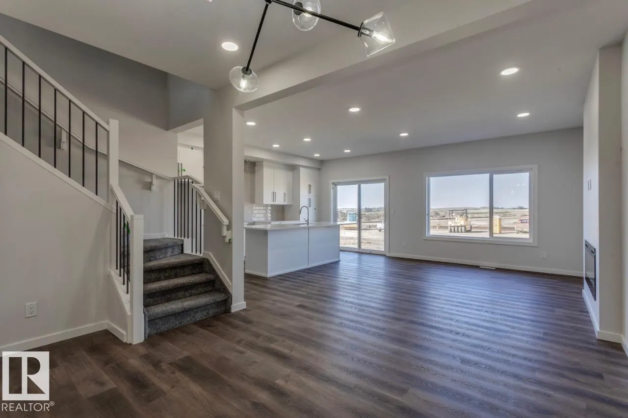 8 Chartres Close