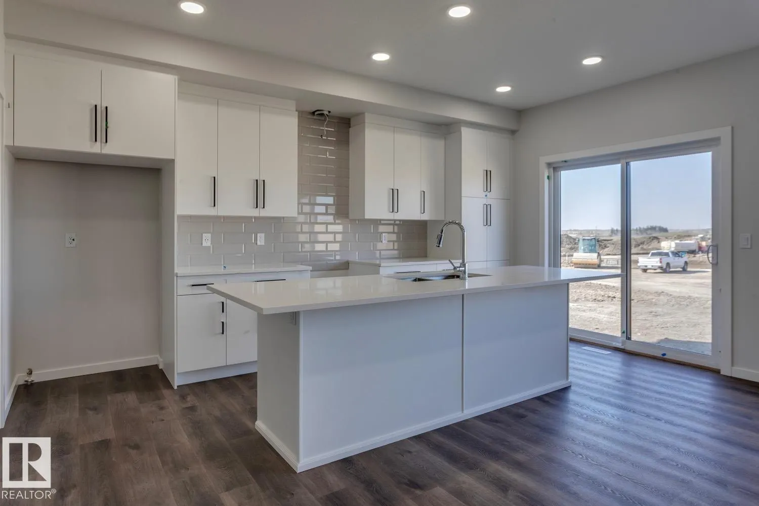 8 Chartres Close