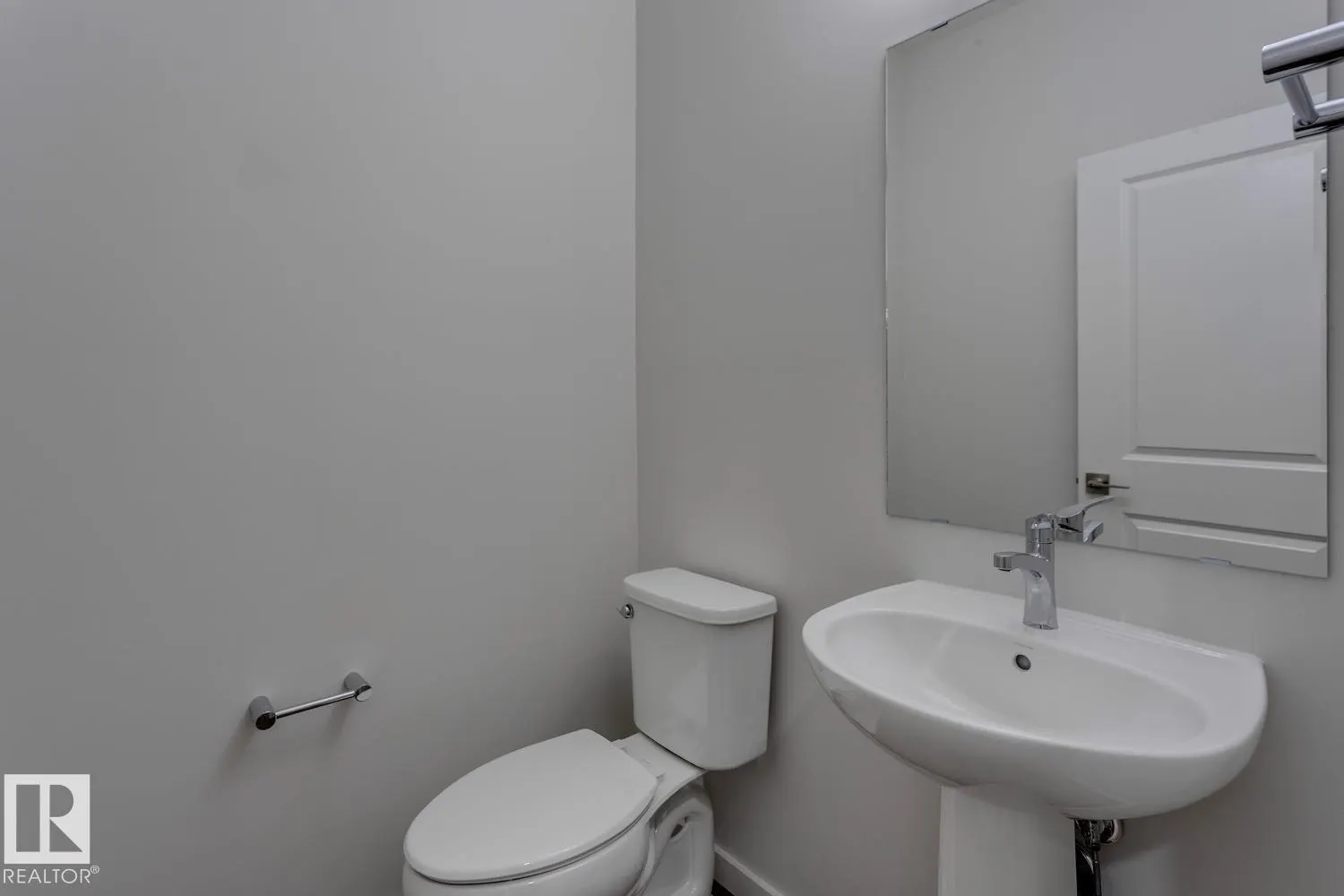 8 Chartres Close