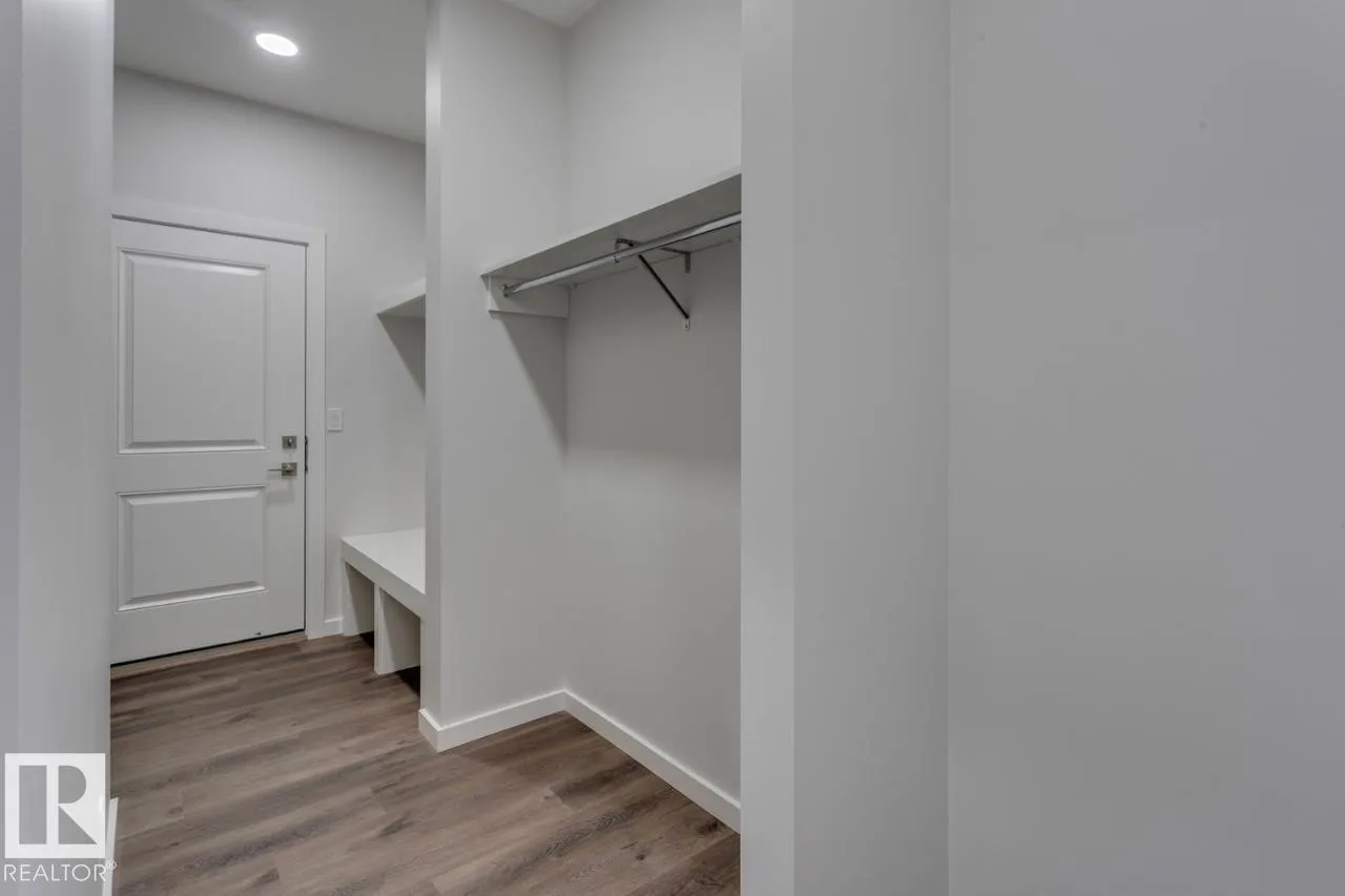 8 Chartres Close