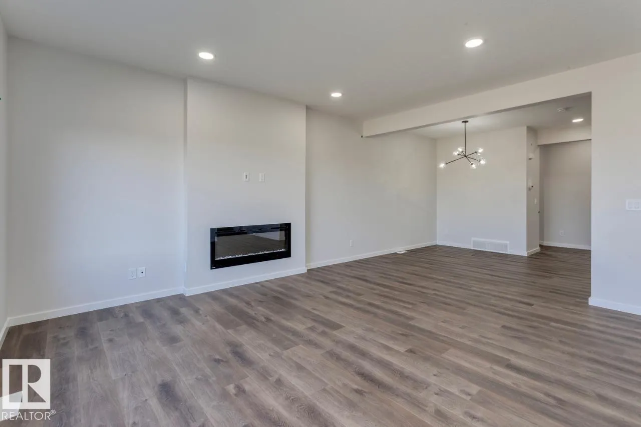 8 Chartres Close