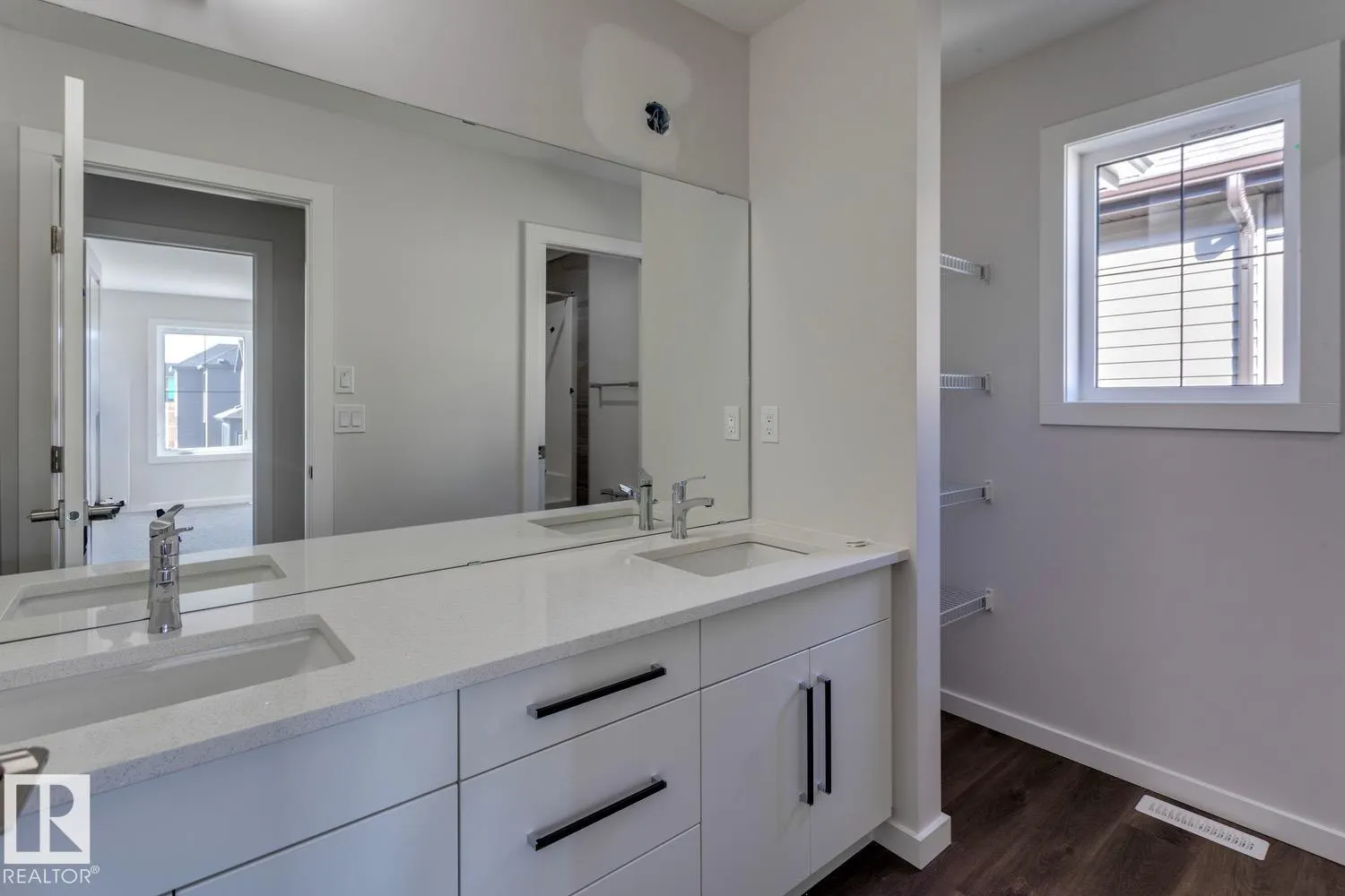8 Chartres Close
