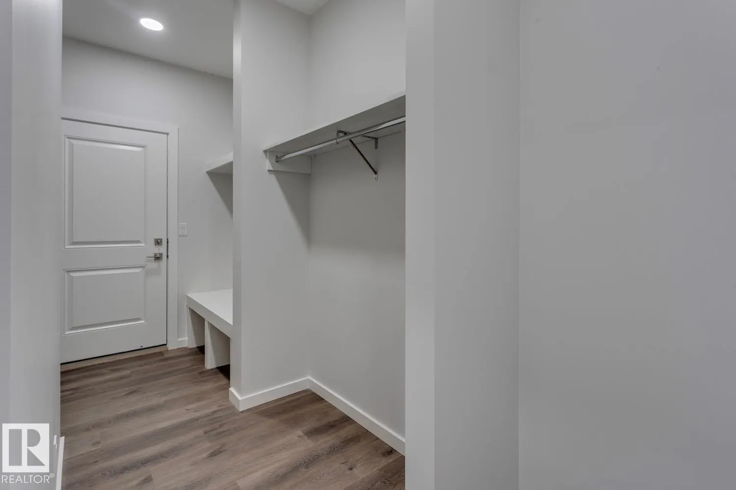 8 Chartres Close