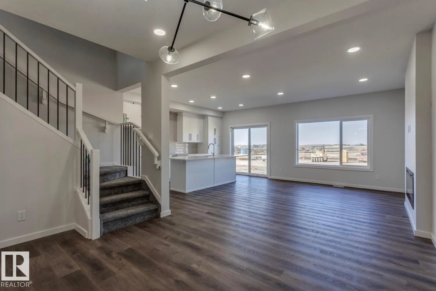 8 Chartres Close