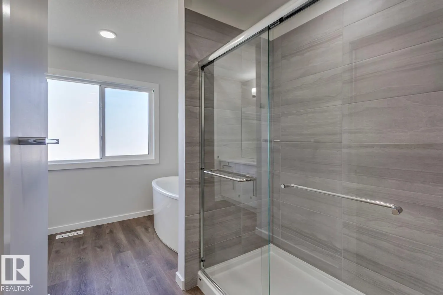 8 Chartres Close