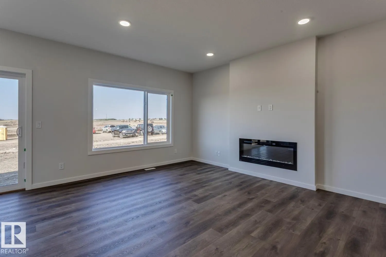 8 Chartres Close