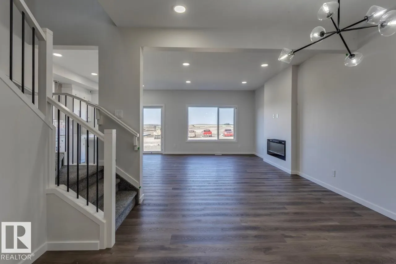 8 Chartres Close
