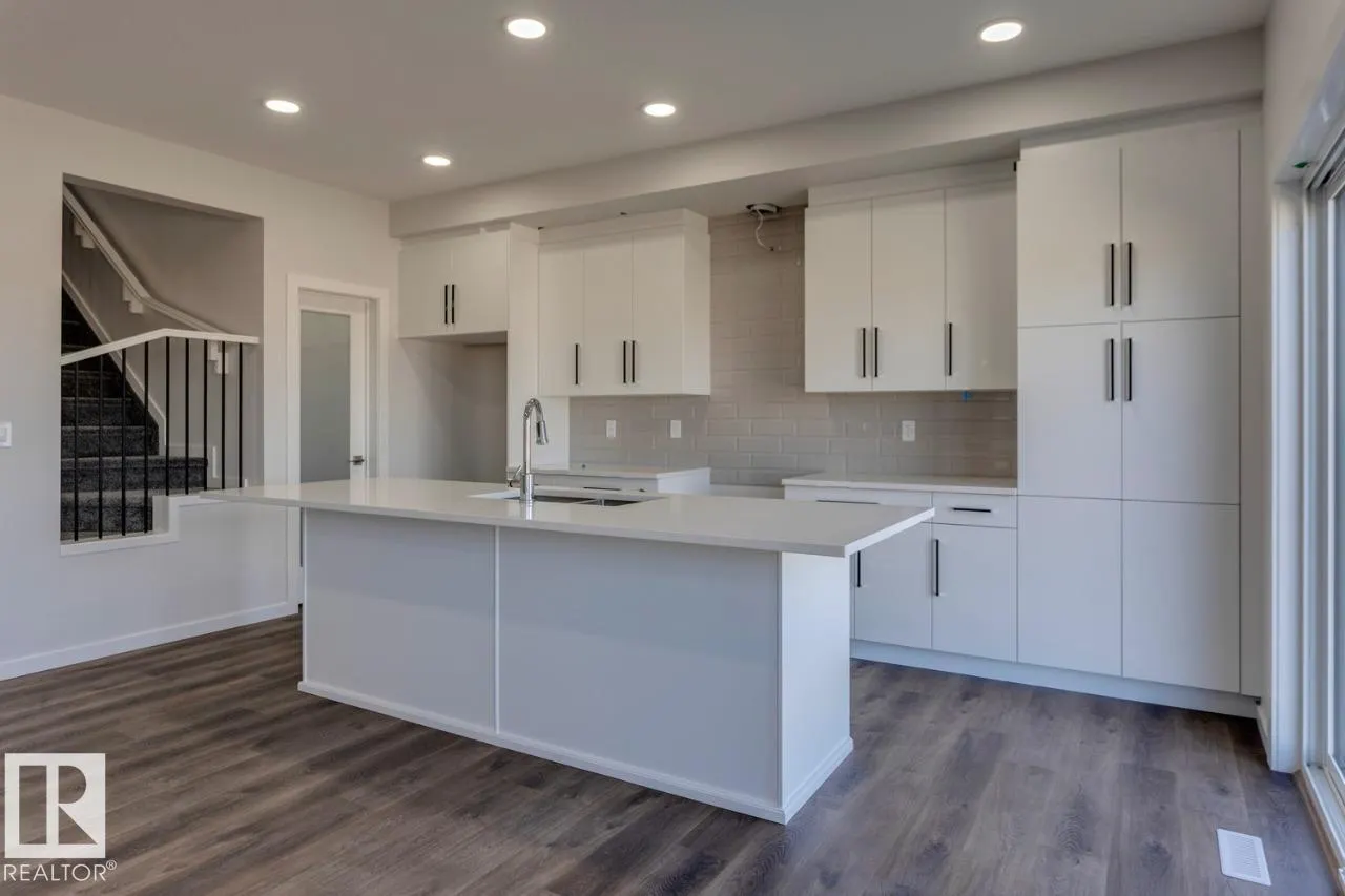 8 Chartres Close