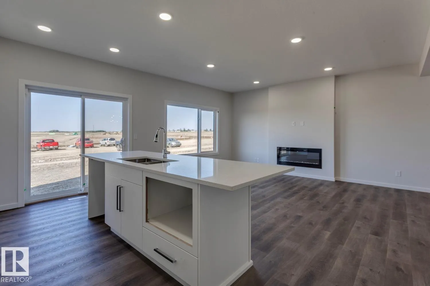 8 Chartres Close