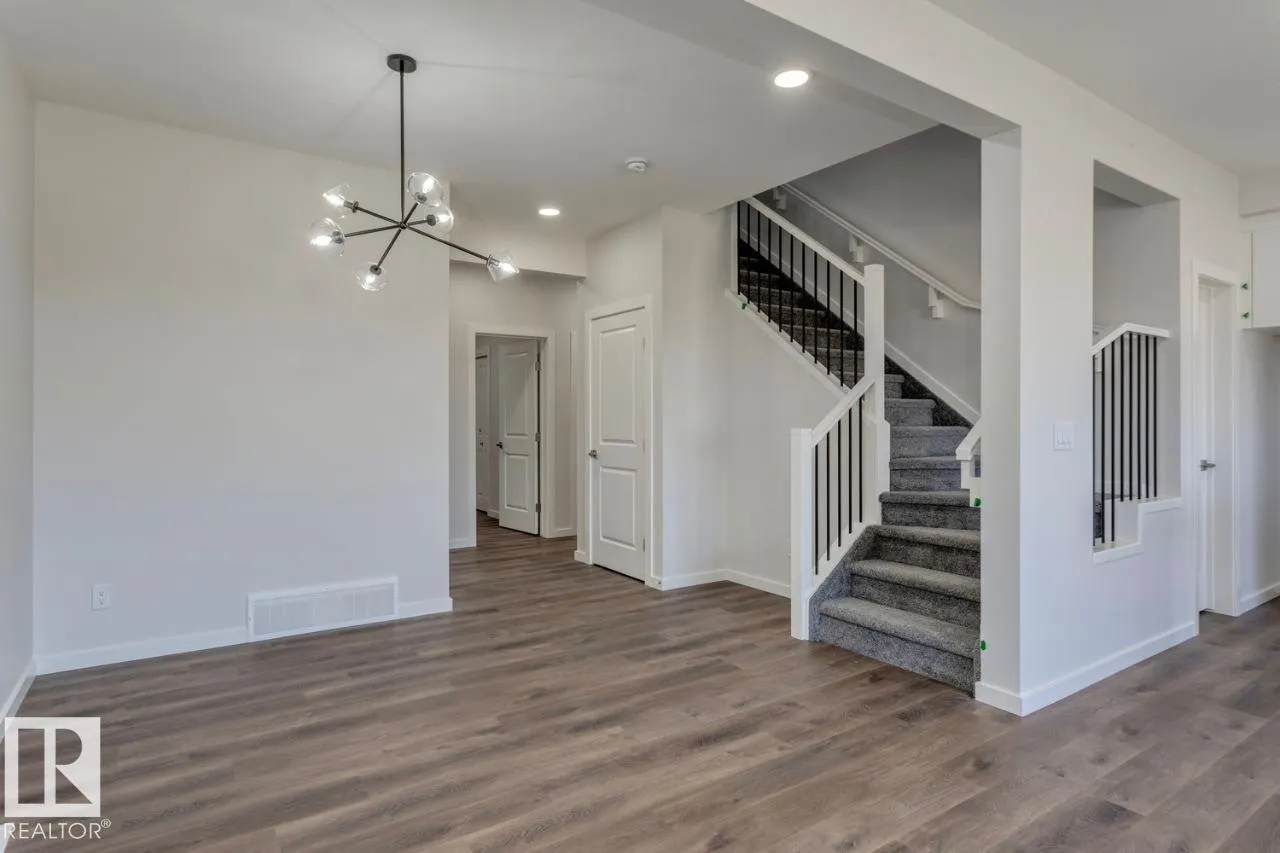 8 Chartres Close