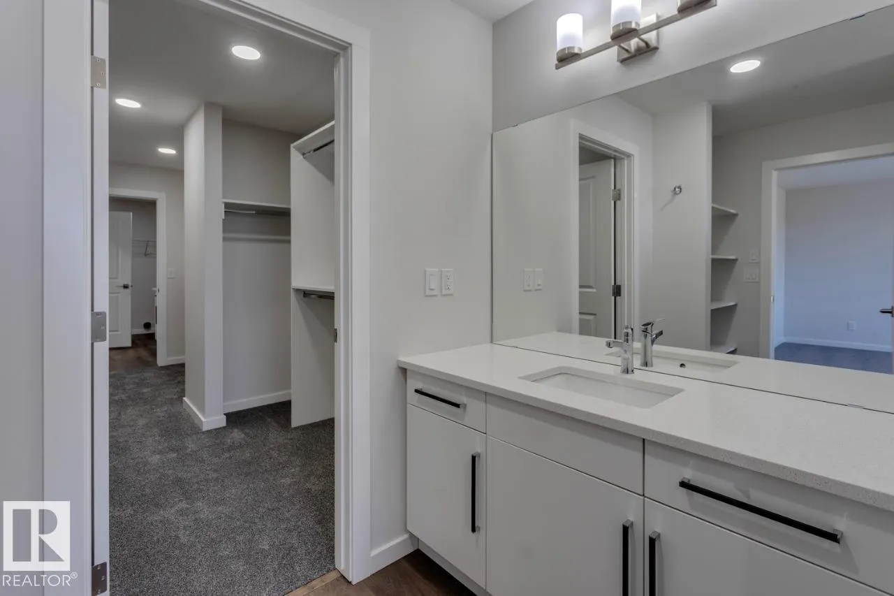 8 Chartres Close