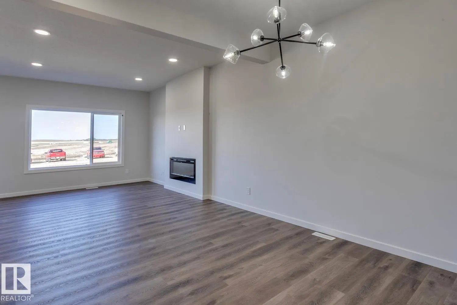 8 Chartres Close