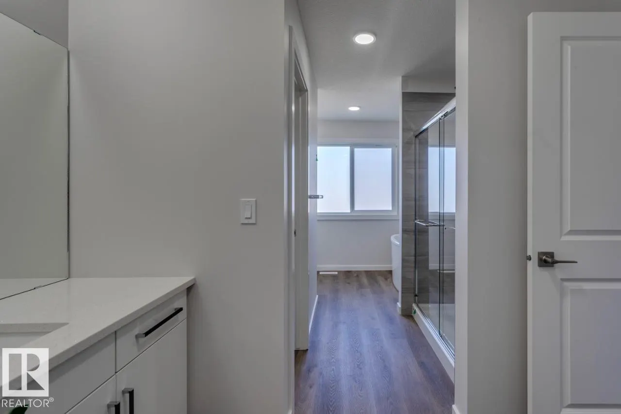 8 Chartres Close