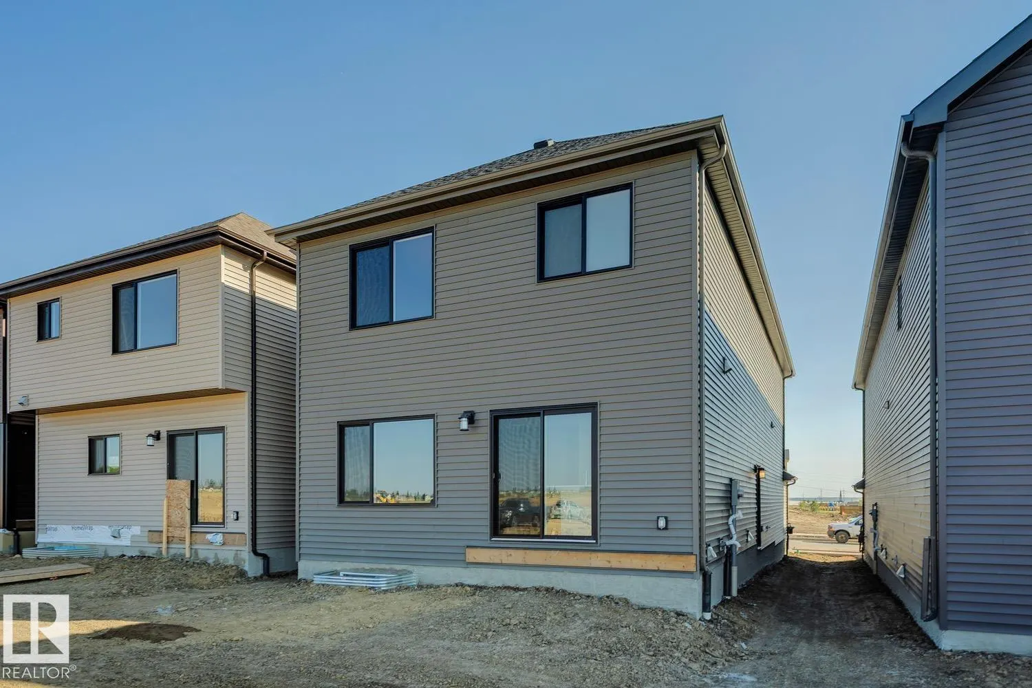 8 Chartres Close