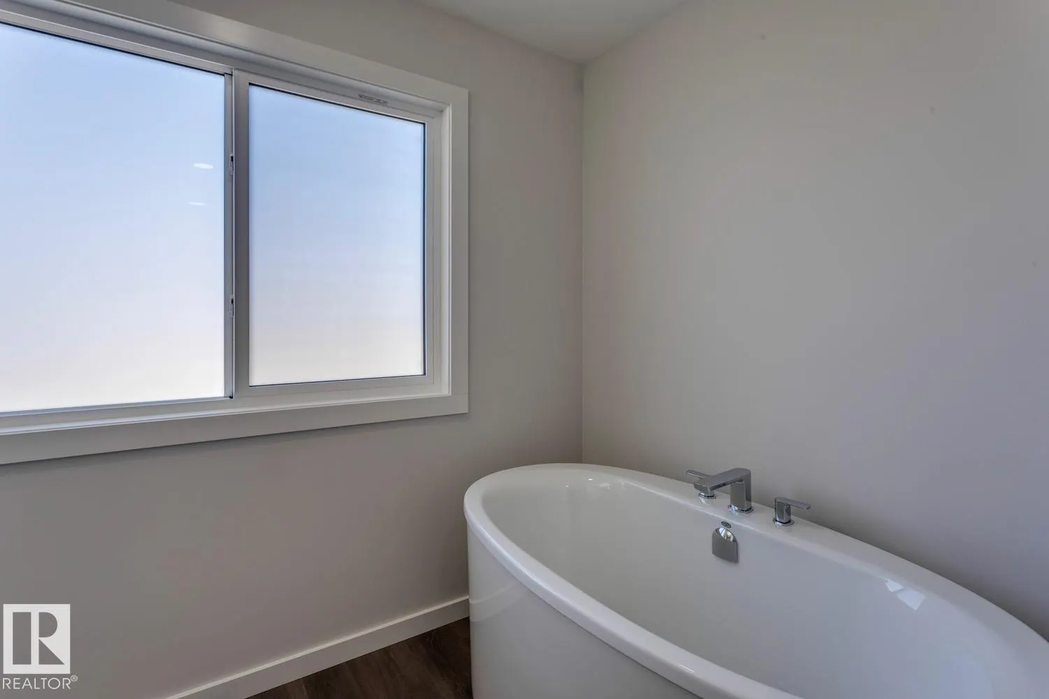 8 Chartres Close
