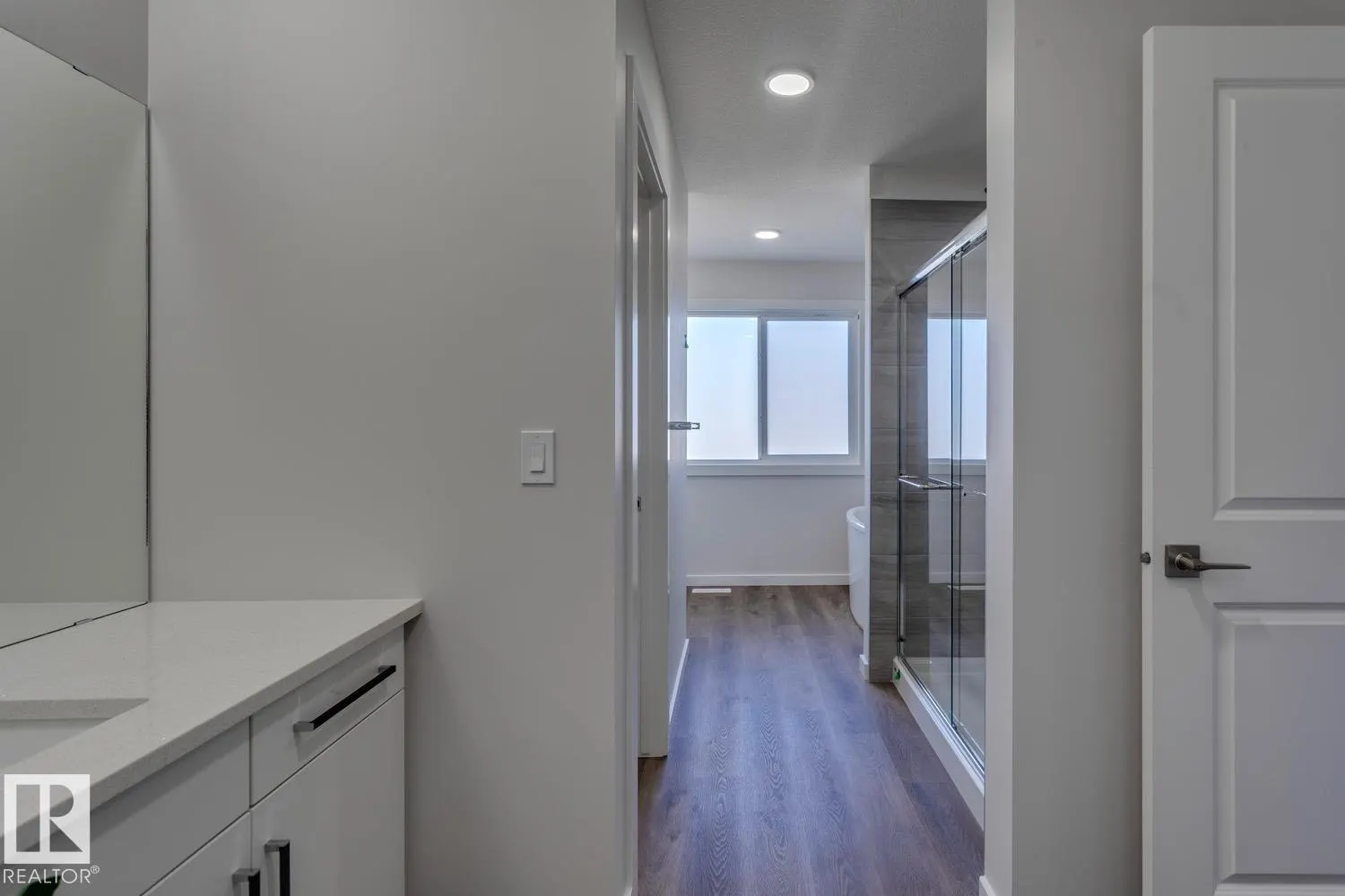 8 Chartres Close