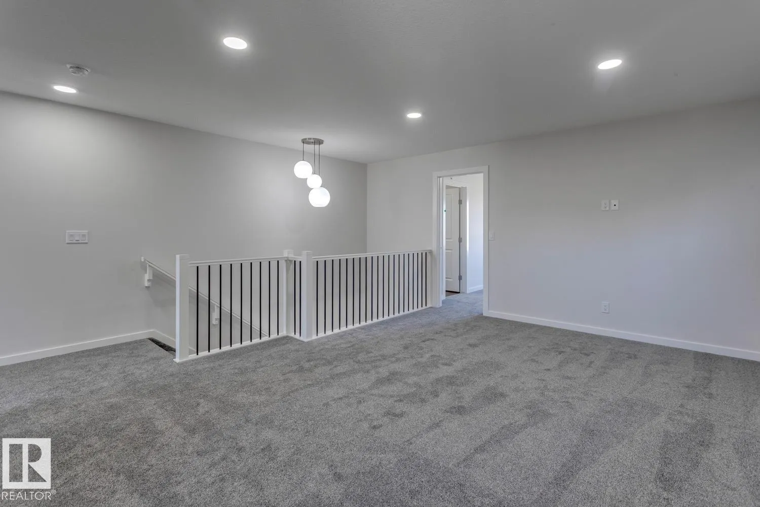 8 Chartres Close