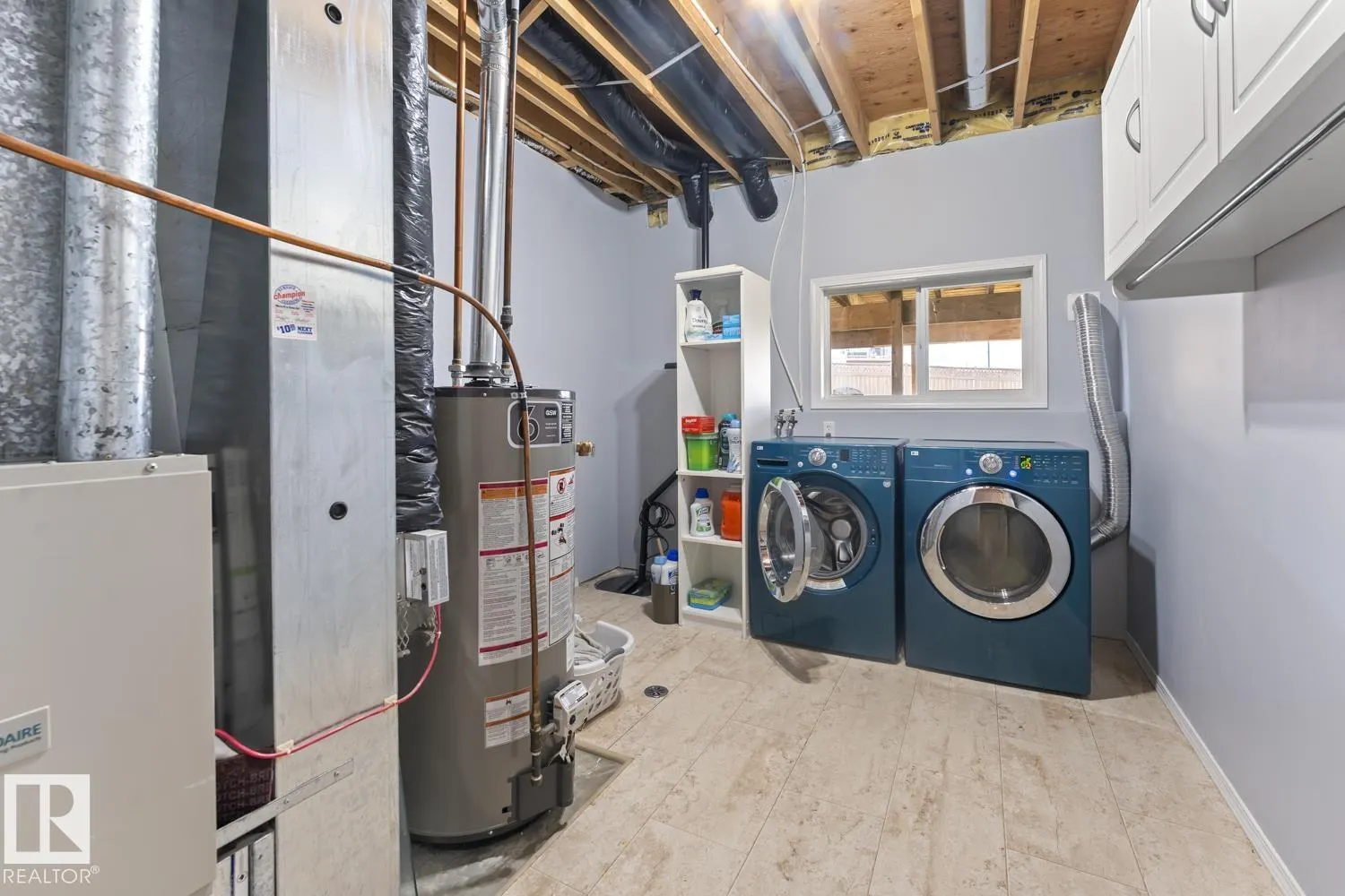 1403 Lakeridge Close
