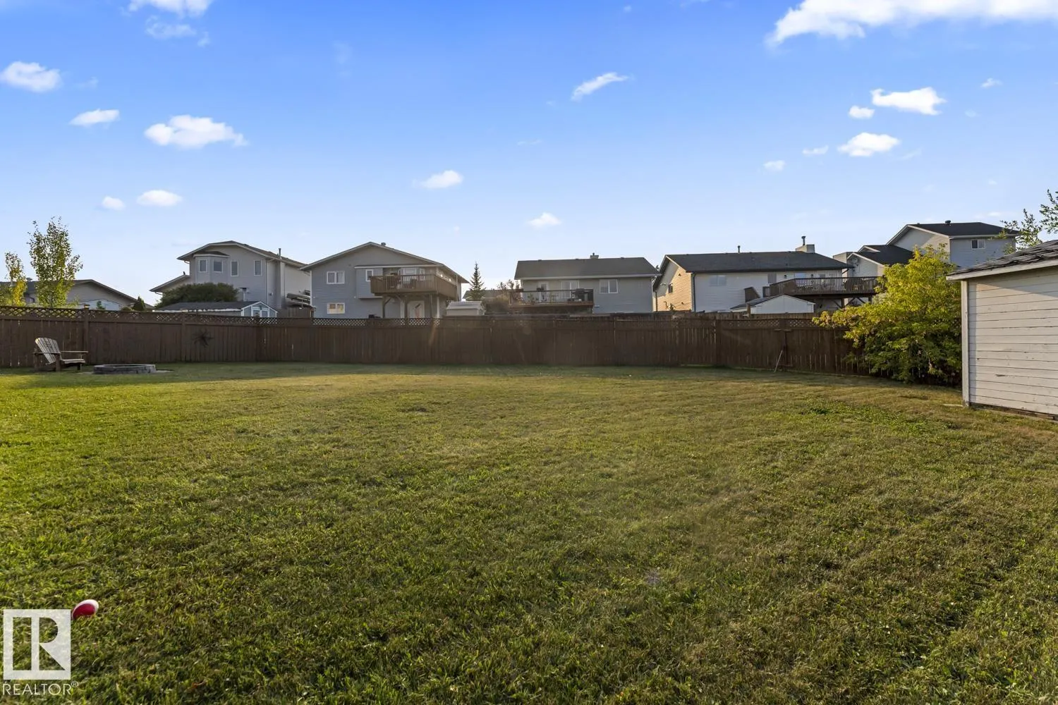 1403 Lakeridge Close
