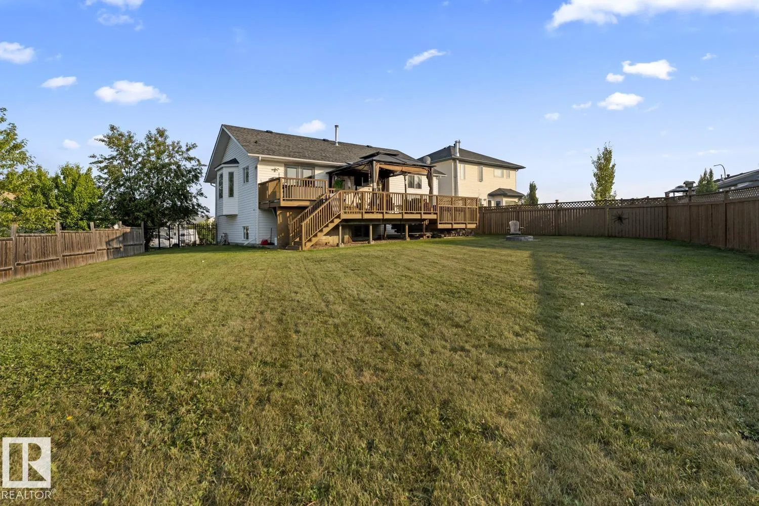 1403 Lakeridge Close