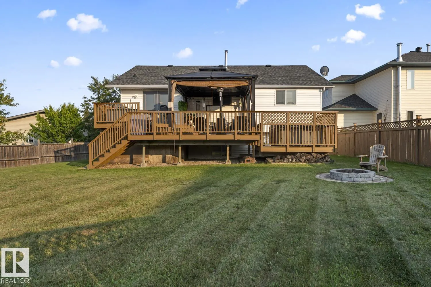 1403 Lakeridge Close