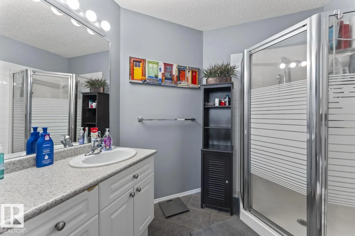 1403 Lakeridge Close