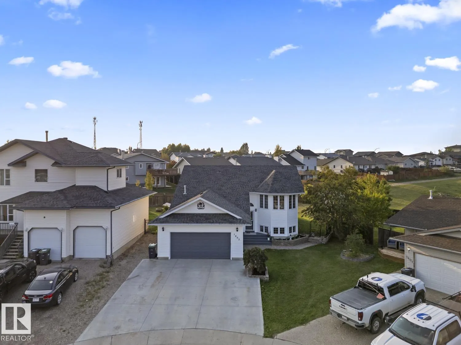 1403 Lakeridge Close