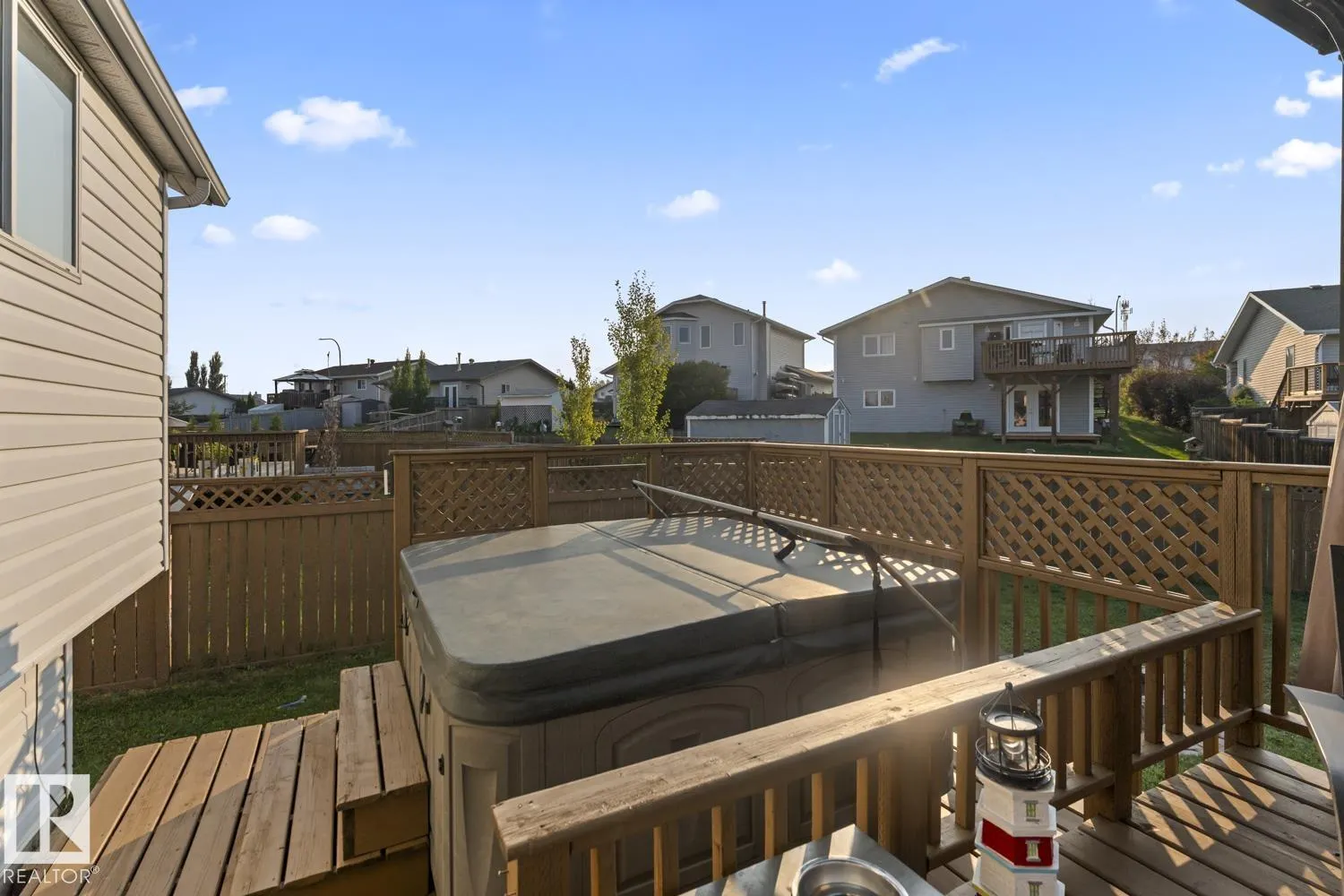 1403 Lakeridge Close