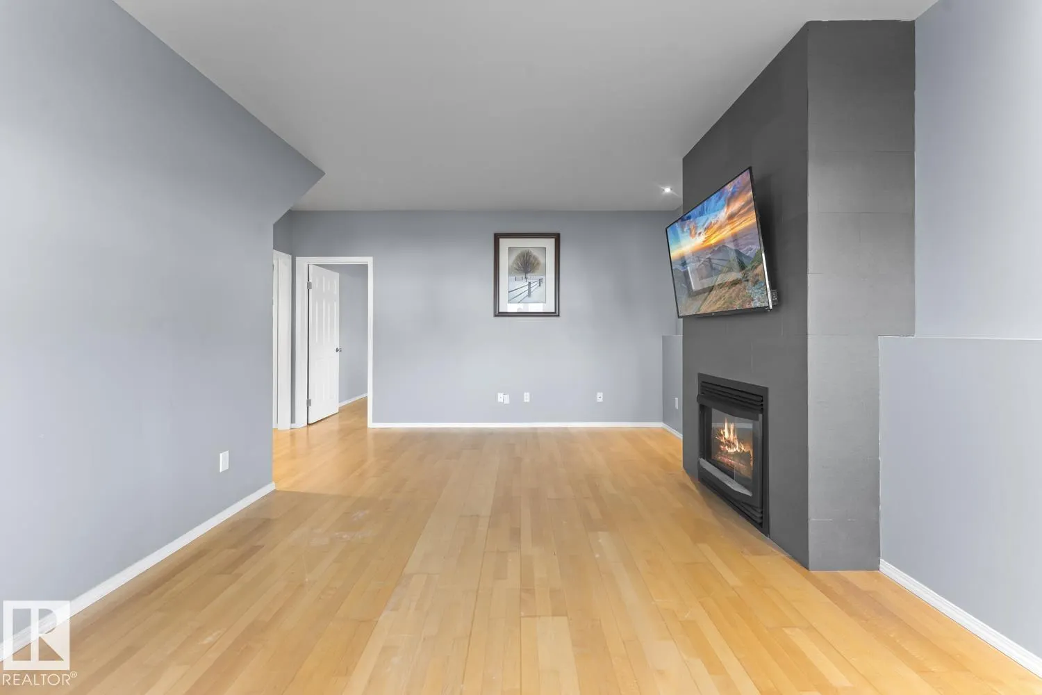 1403 Lakeridge Close