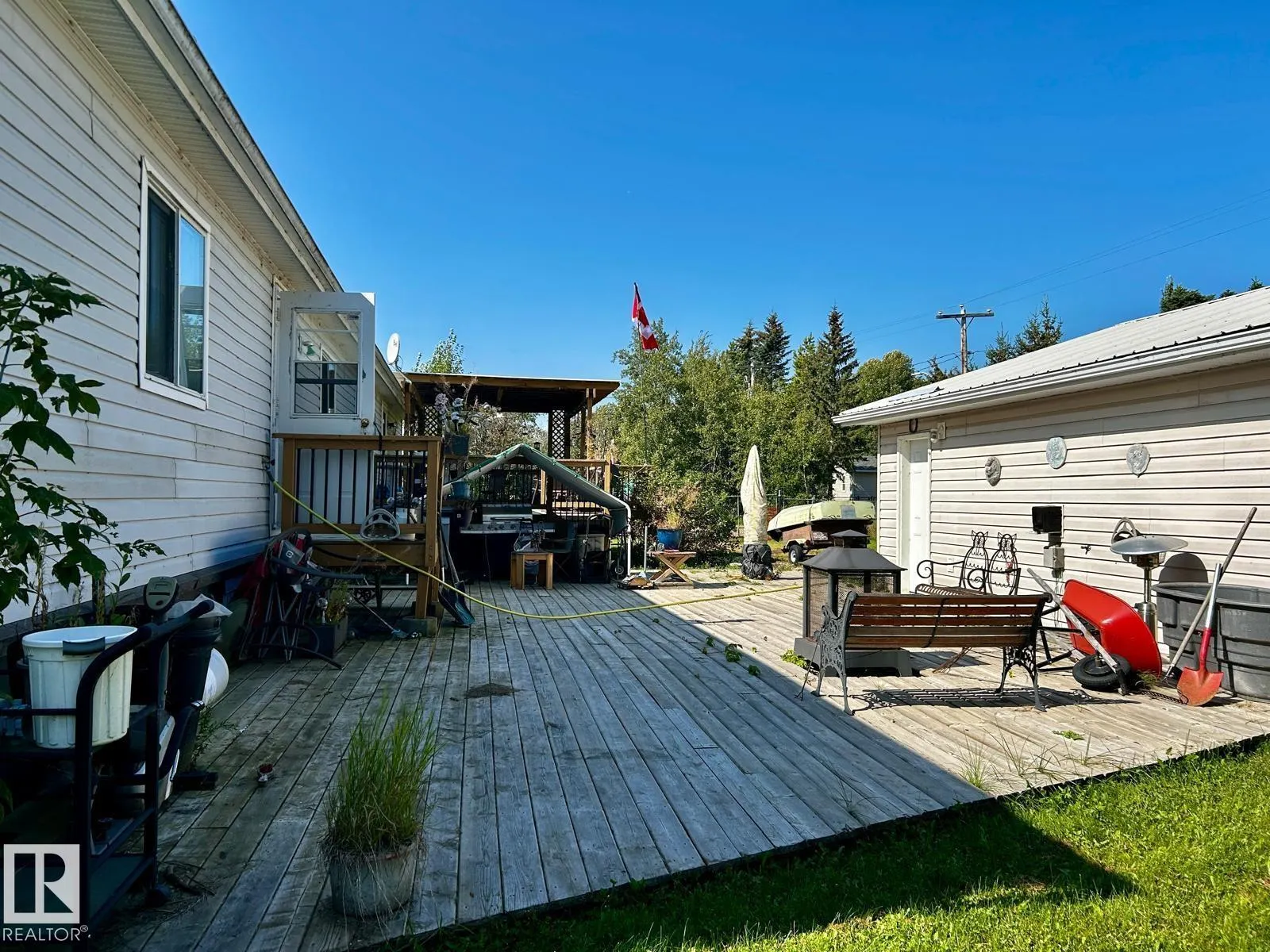 109 4 Street E