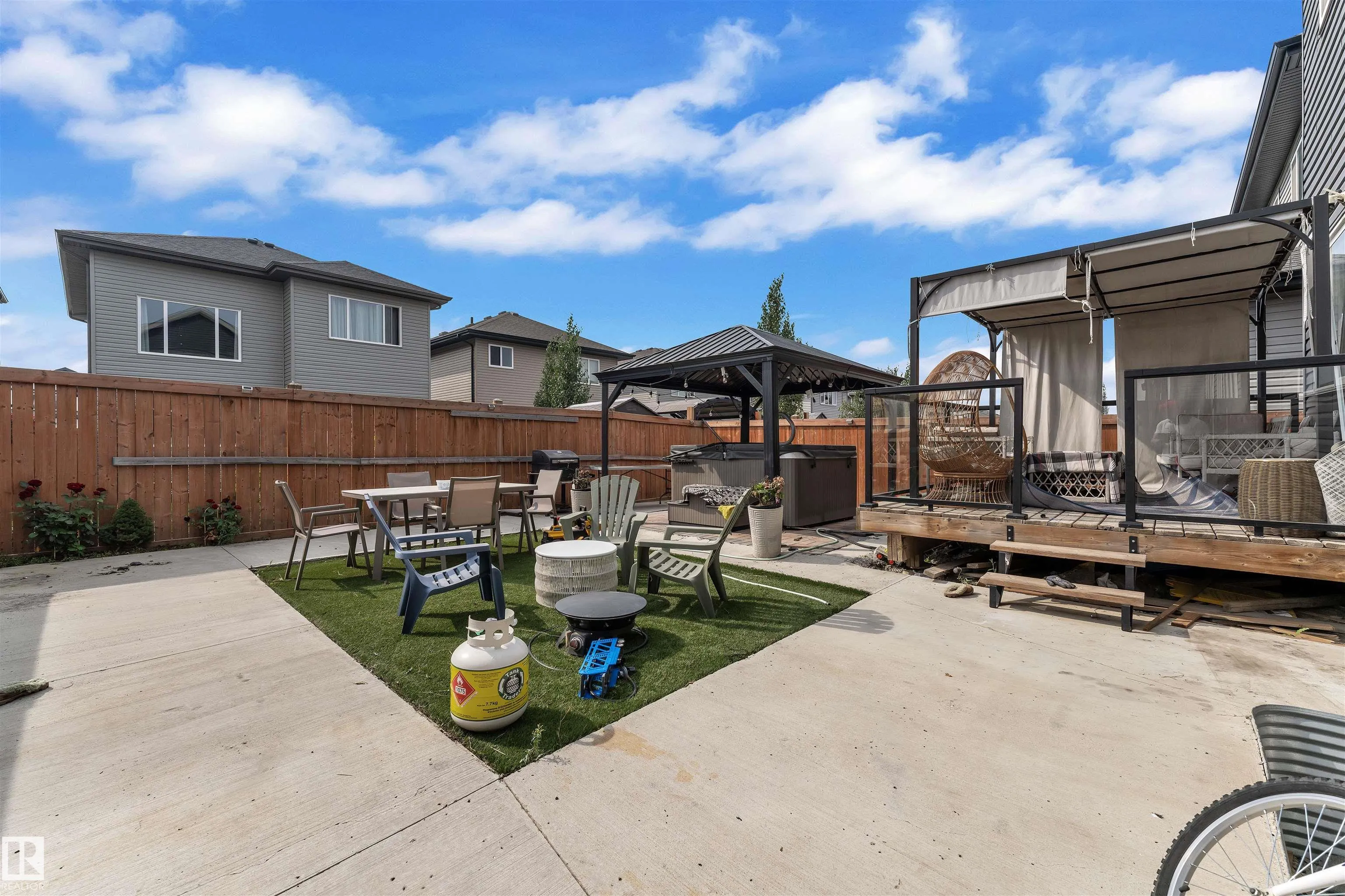 3607 46 Avenue