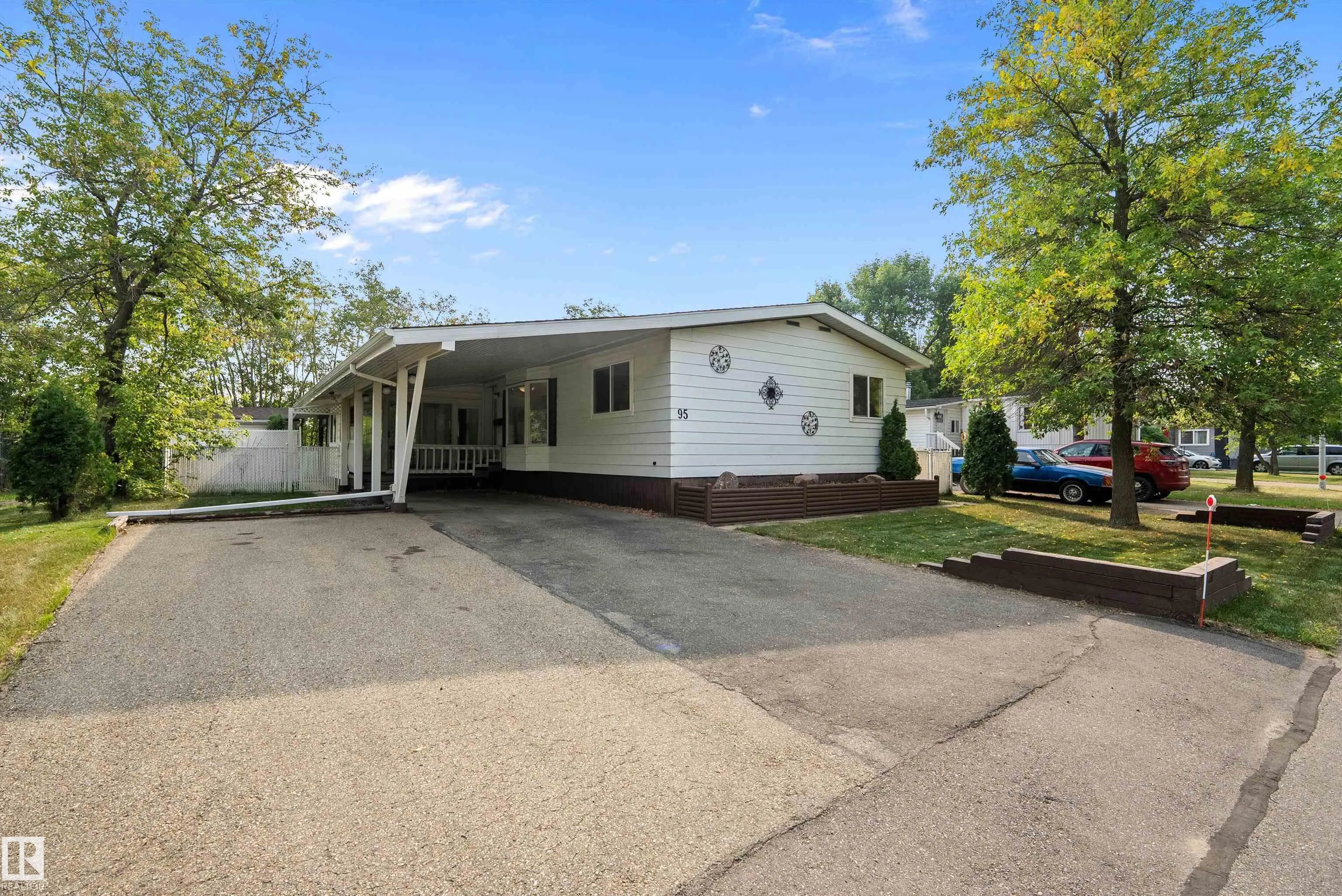 95 Ridgeway Drive