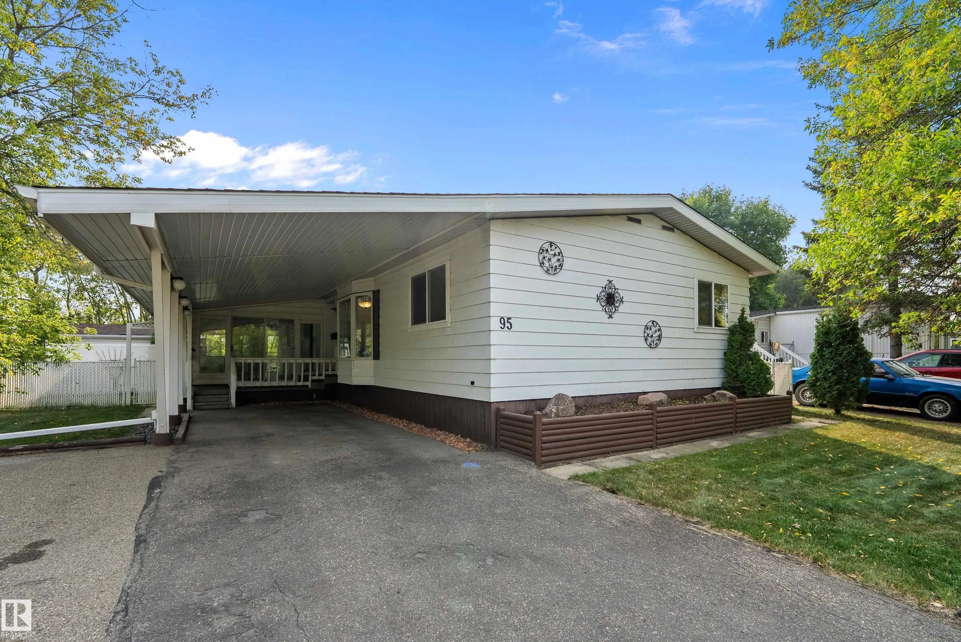 95 Ridgeway Drive