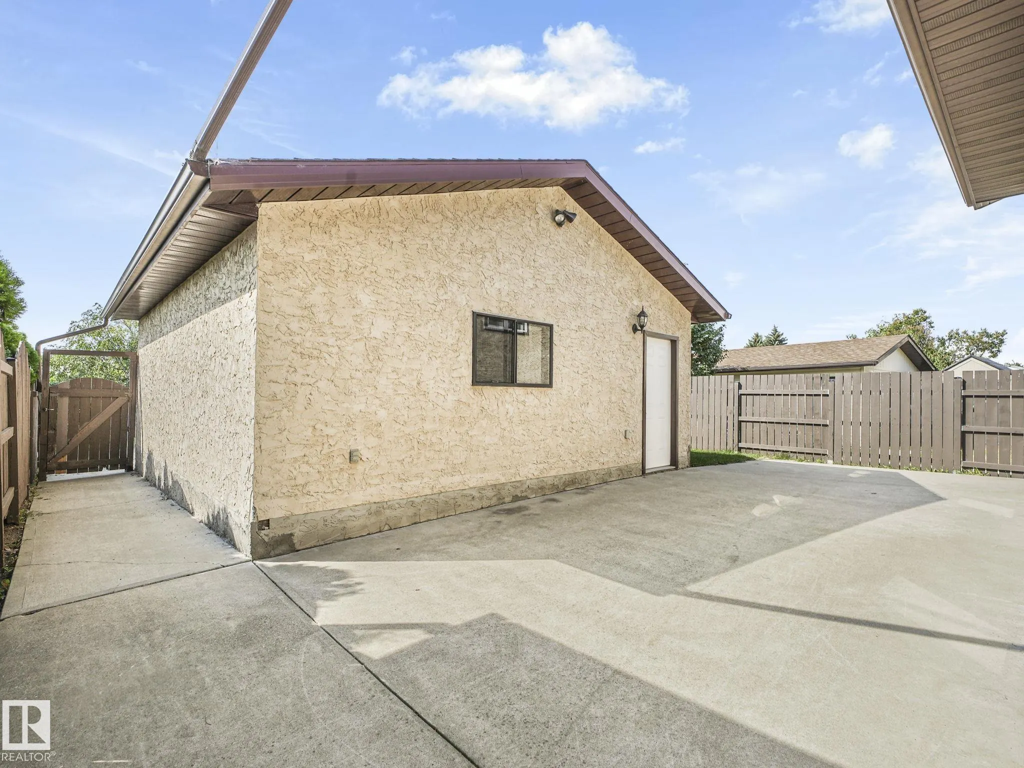 16812 95 Street