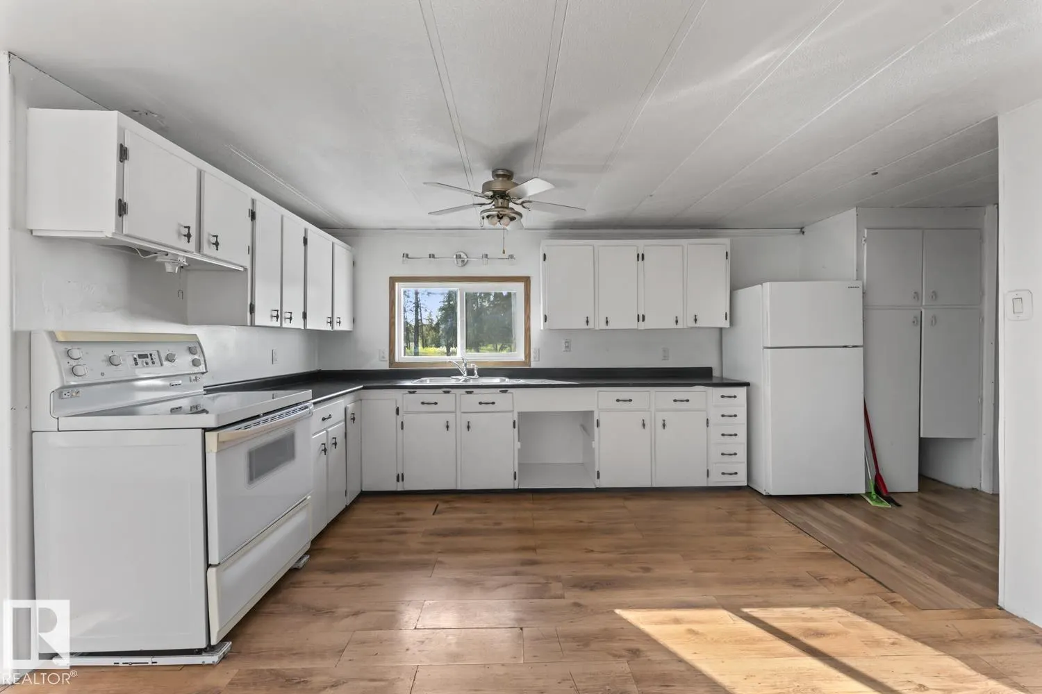 11411 HGHWAY 28