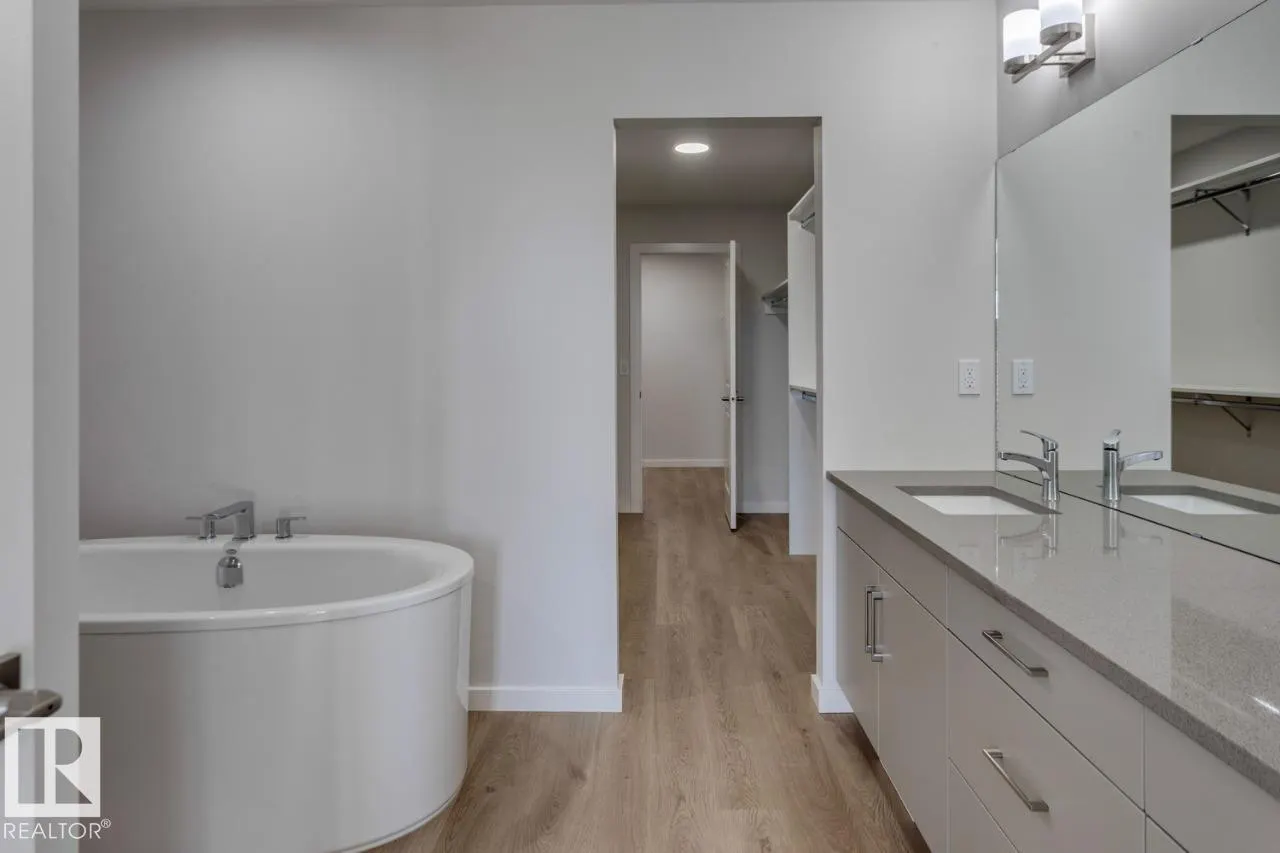 6 Chartres Close