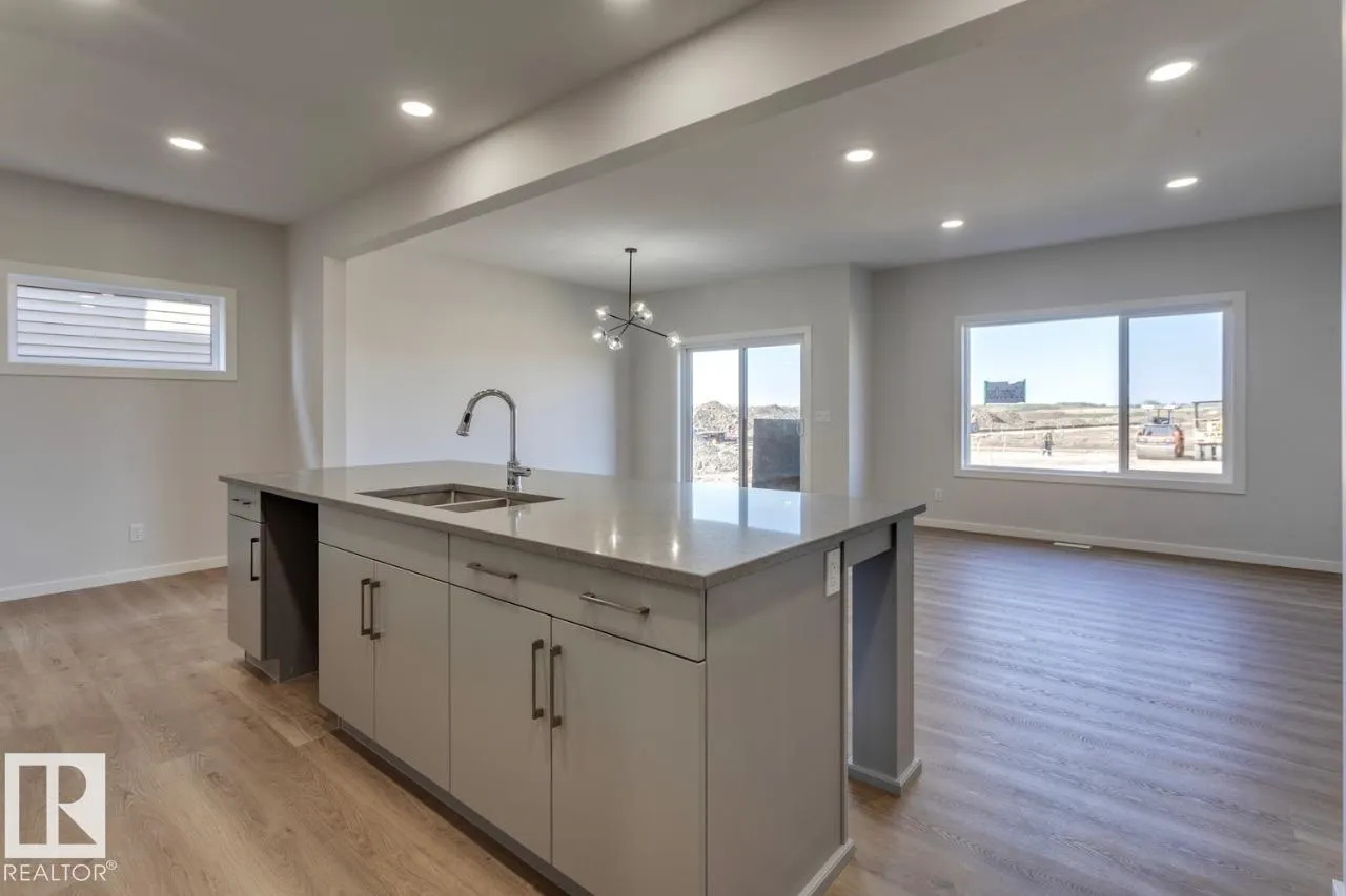 6 Chartres Close