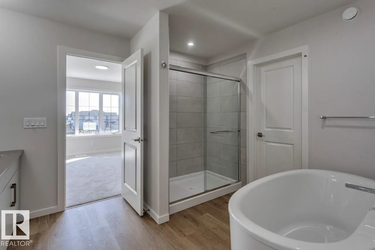 6 Chartres Close